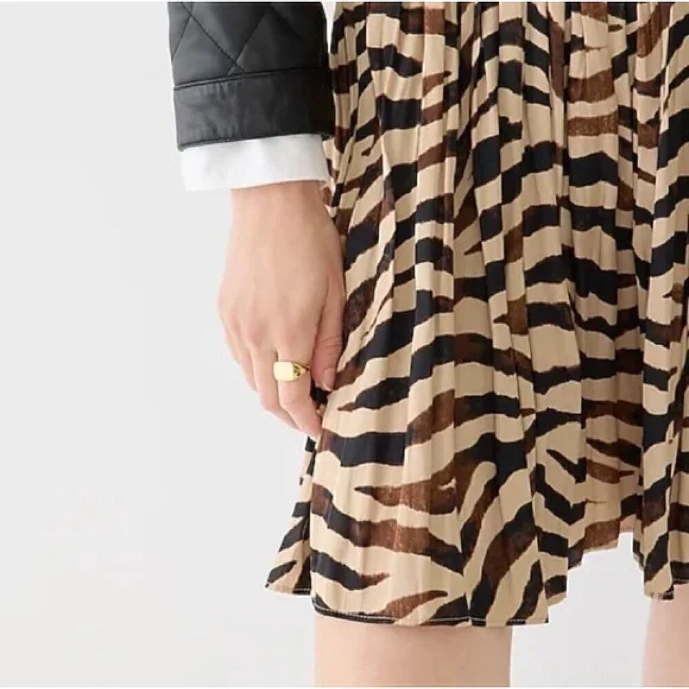 J.Crew Featherweight Satin Pleated Mini Skirt in Zebra Stripe‎ Brown Beige, Sz 2 - Picture 6 of 12